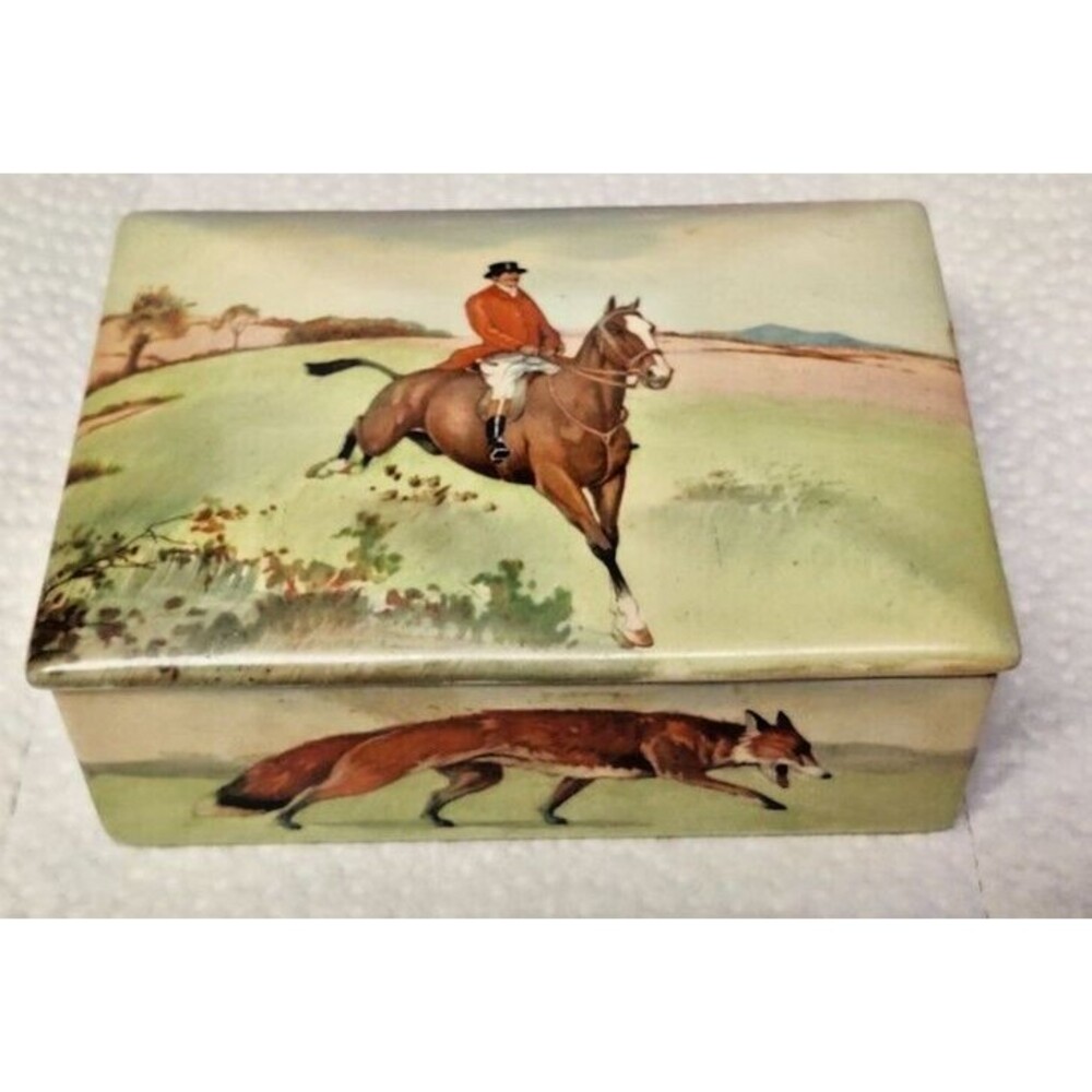 ROYAL DOULTON SERIES, ENGLAND CIGARETTE BOX & TRAYS - FOX HUNTING - 1935